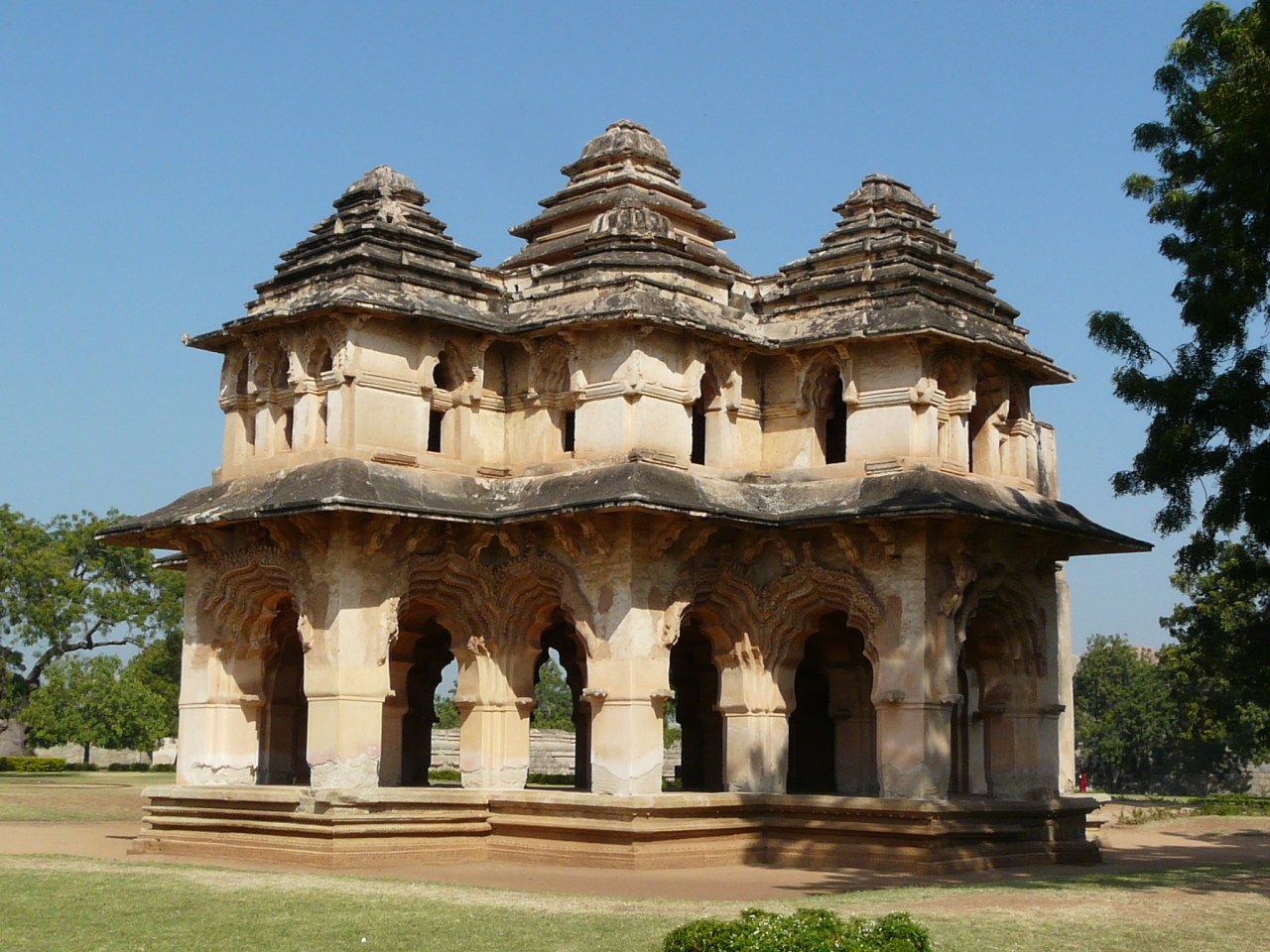 Hampi Hopping, Royal Center: Lotus Mahal Enclosure | Sarson ke Khet